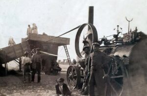 Lucera - Trebbiatura del grano anno 1946 o 47 - Conduttore Macchinista, Salvatore Gentile