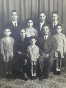 Lucera - Famiglia Petronella - Genitori: Ciro Petronella e Lucia Simonetti rispettivamente del 1902 e del 1908 - Figli: Gennaro 1927 - Annita 1929 - Giuseppe 1935 - Mario 1938 - Luigi 1944 - Antonio 1945 - Francesco 1949 - Foto di Simona Calì Petronella