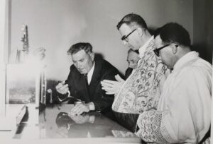 Lucera - Giuseppe Tibello con Mons. Antonio Cunial vescovo di Lucera all'inaugurazione dell'ospedale oftalmico Santa Lucia - Foto di Giuseppe Tibello